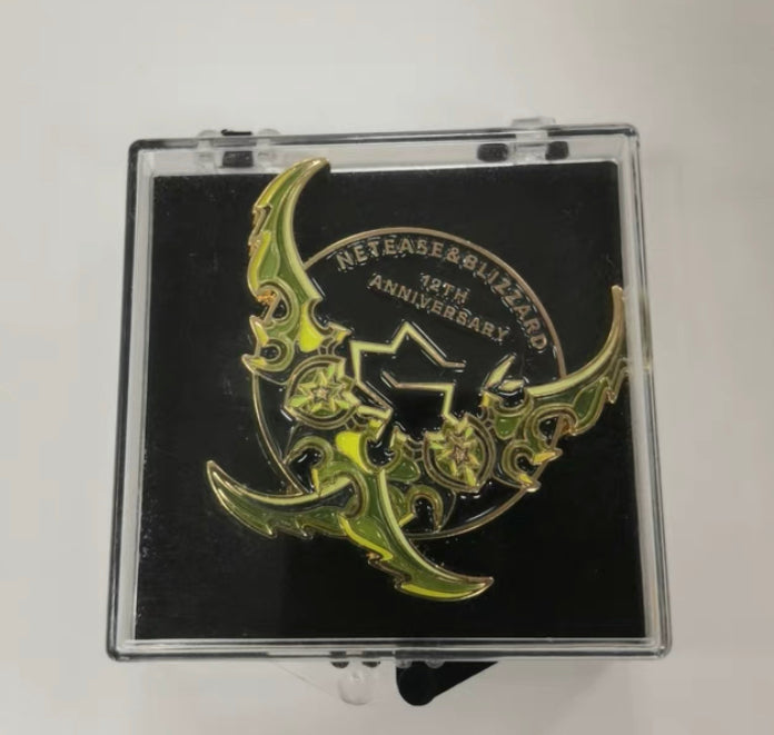 LE70 Blizzard World of Warcraft Warglaives of Azzinoth Pin employee Exclusive