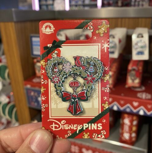 Shanghai Disney Pin 2022 mickey Christmas Wreath disneyland exclusive